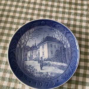Royal Copenhagen White and Blue Decorative Plate